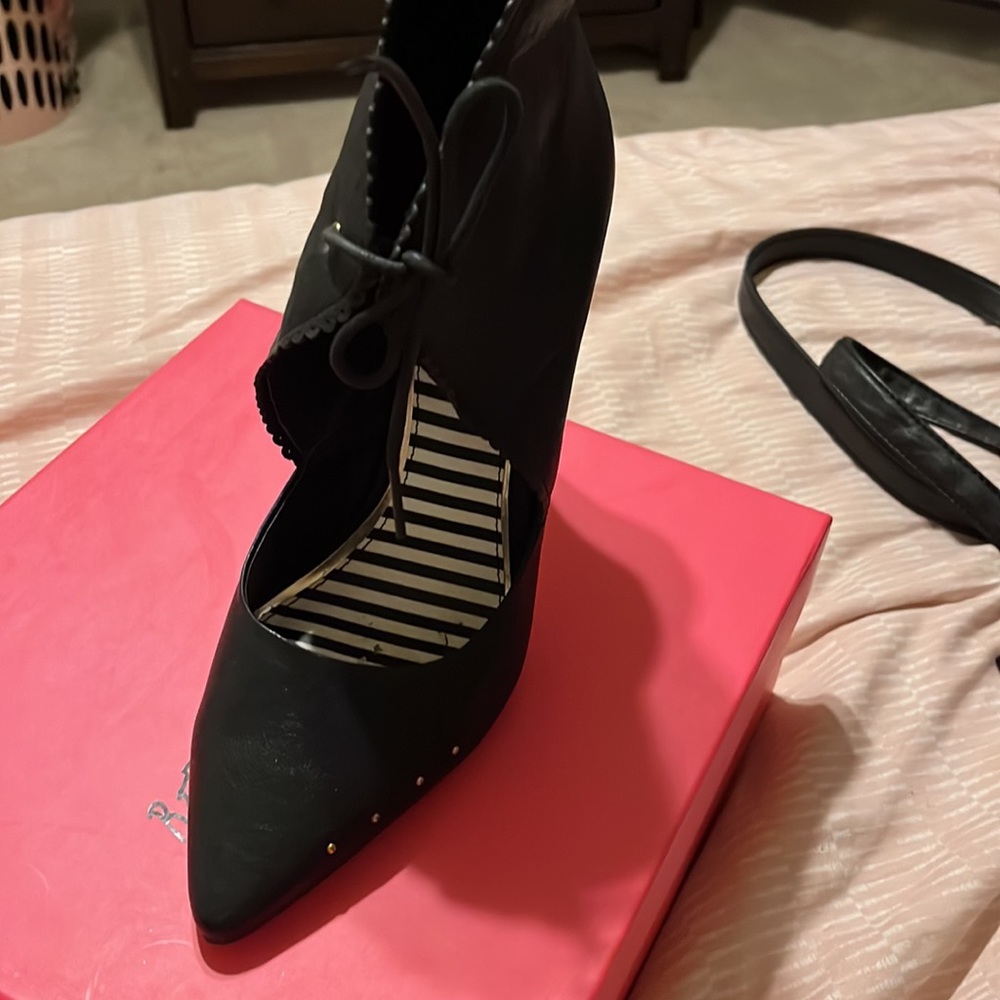 Betsy Johnson black heels - Picture 2 of 4